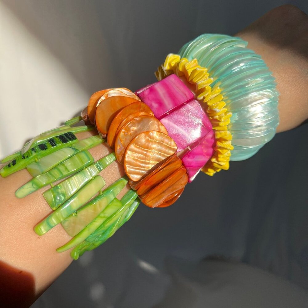 Colorful Boho Shell Costume Fashion Stretchy Bracelet Set of 5 Pieces - Picture 1 of 11